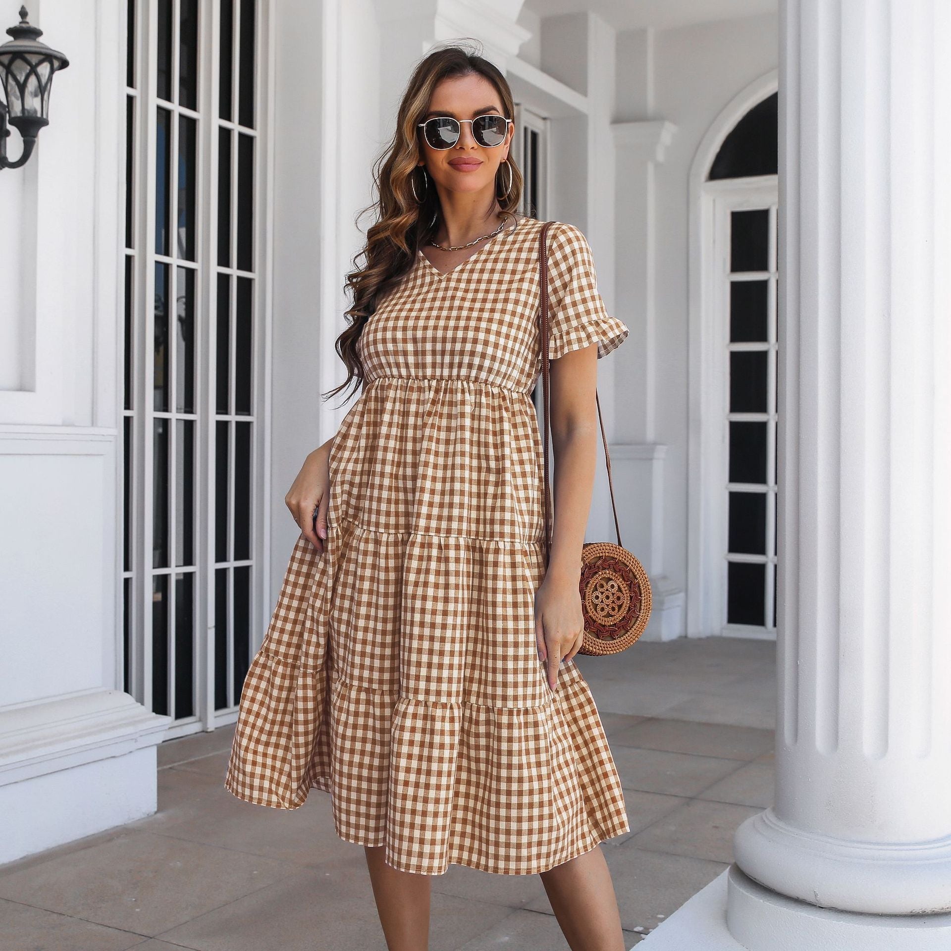 Valenzora | Checkered midi dress with tiered skirt and short sleeves