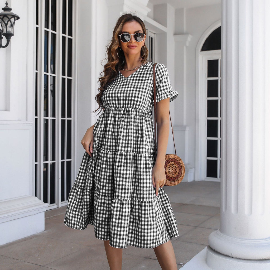 Valenzora | Checkered midi dress with tiered skirt and short sleeves