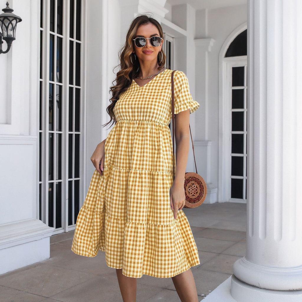 Valenzora | Checkered midi dress with tiered skirt and short sleeves