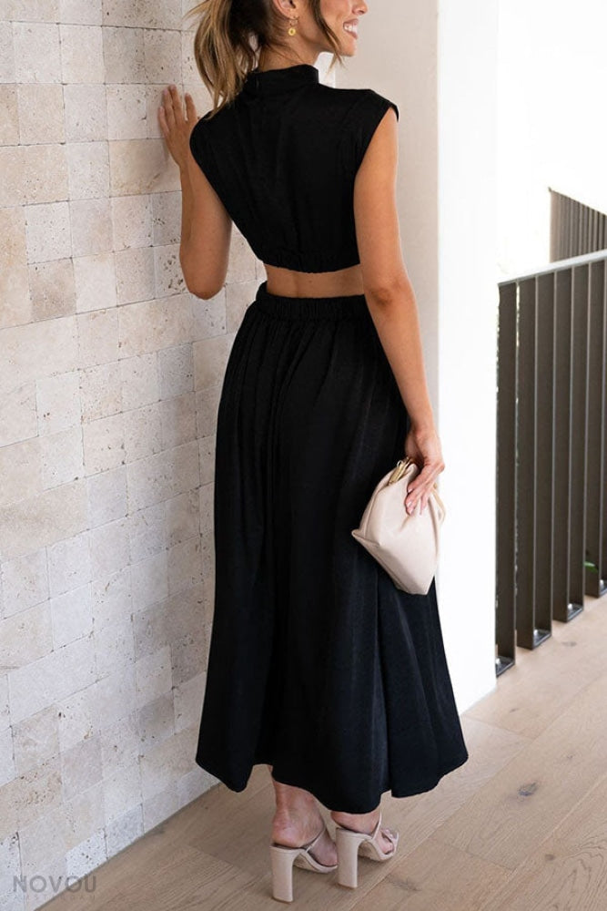 Midi dress with a neckline