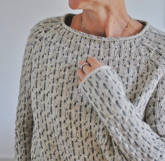 Valenzora - Stylish grey pullover with a round neck