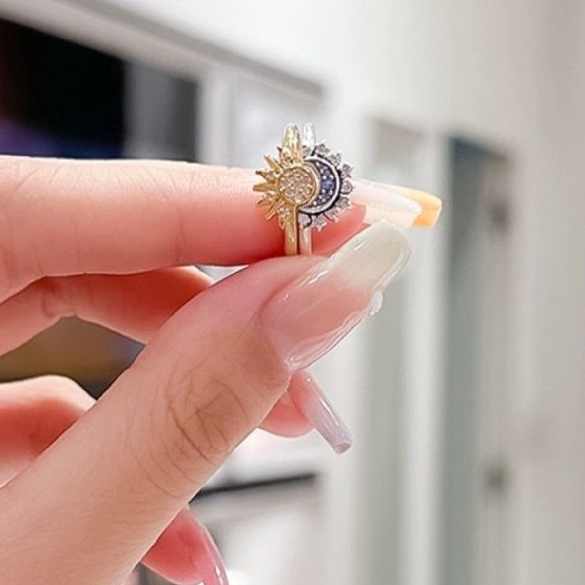 Valenzora | Sparkling Moon Sun Silver Crystal Ring