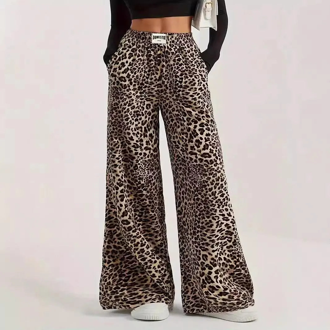Valenzora | High-waisted, casual straight trousers with leopard print