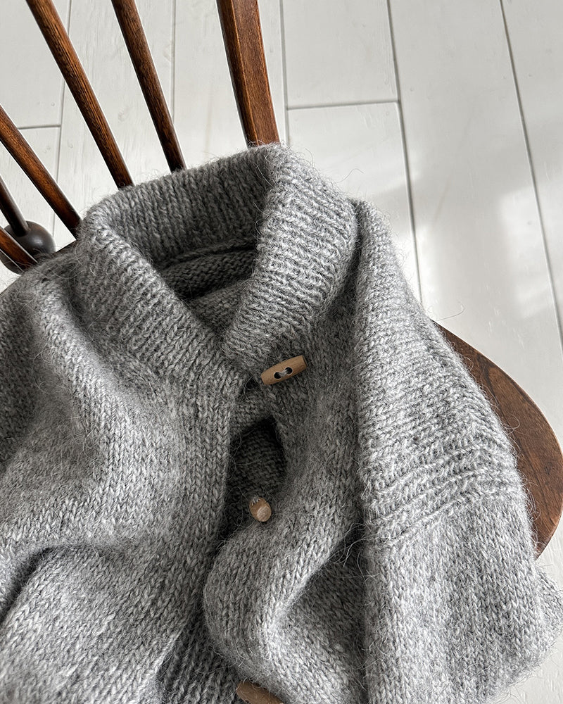 Valenzora | Graue Strickjacke mit Knöpfen