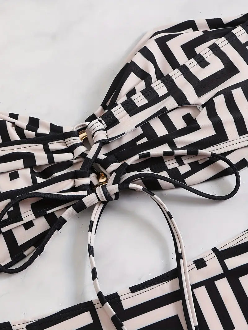 Valenzora | Fashionable bikini for pool days
