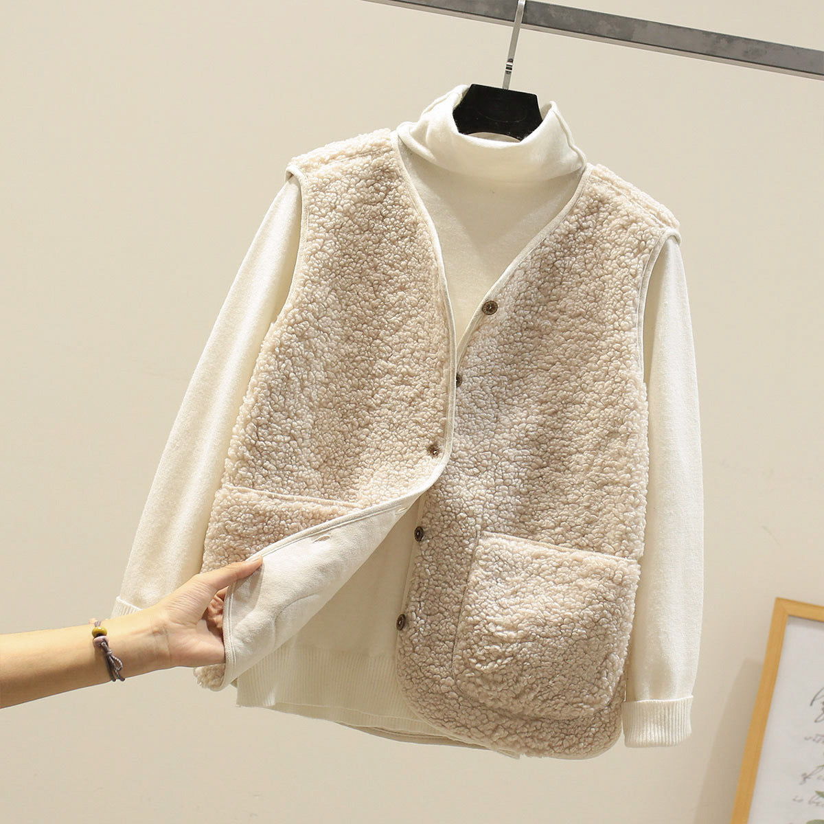 Valenzora | Classic Lambswool Vest