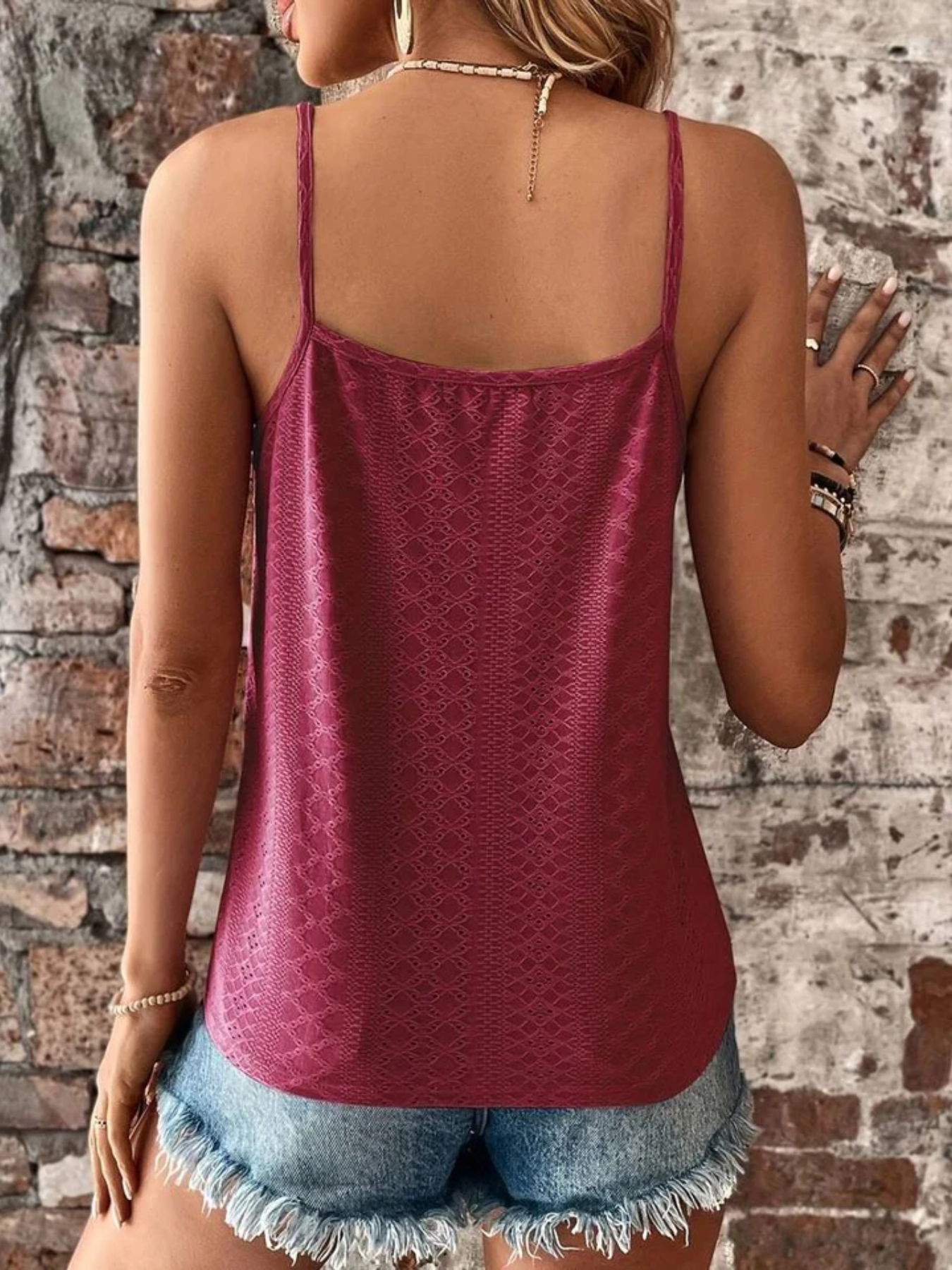 Valenzora | Elegant sleeveless top with lace trim and spaghetti straps