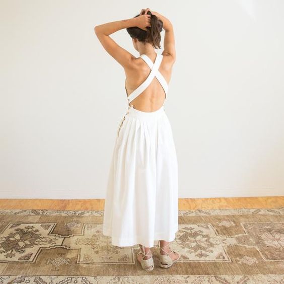 Valenzora | Backless, pleated dress with large pockets