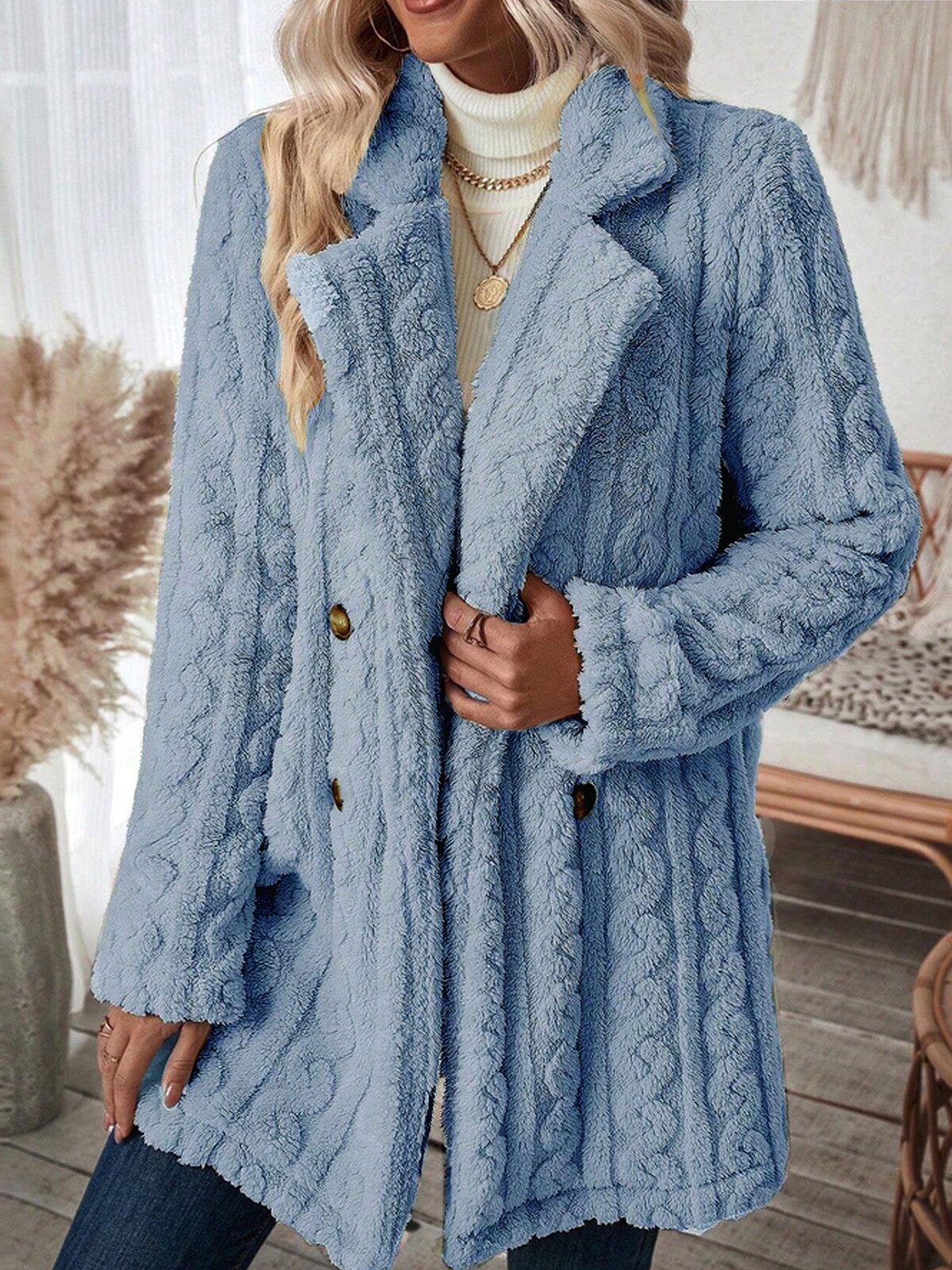 Stylische und entspannte Winterstrickjacke