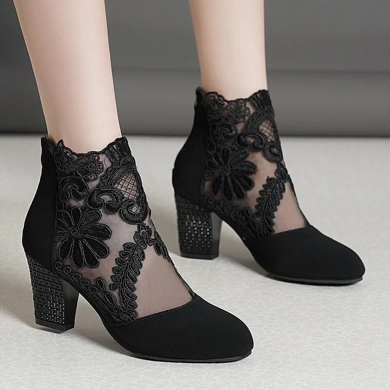 Valenzora - Sandals with lace flowers