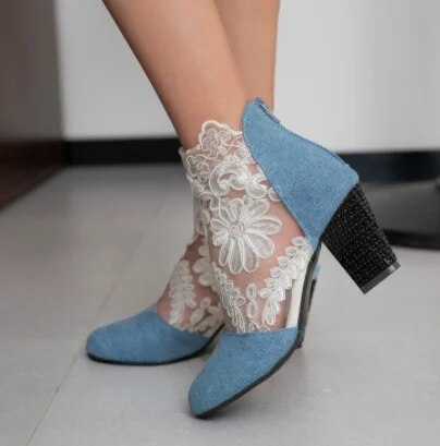 Valenzora - Sandals with lace flowers