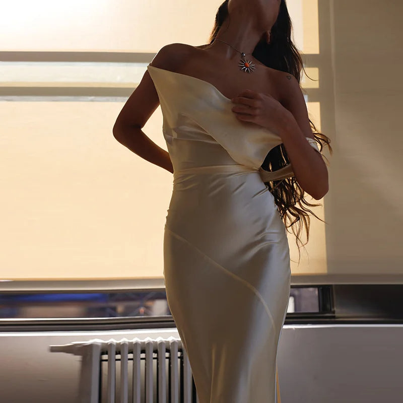 Valenzora | Elegant mermaid-style dress with a waterfall neckline