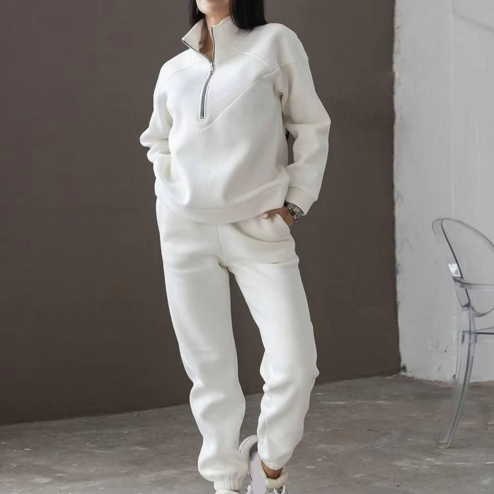 Valenzora | Comfortable tracksuit set with long sleeves and zipper