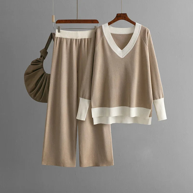 Valenzora | Stylish set consisting of a long-sleeved knit top and V-neck trousers