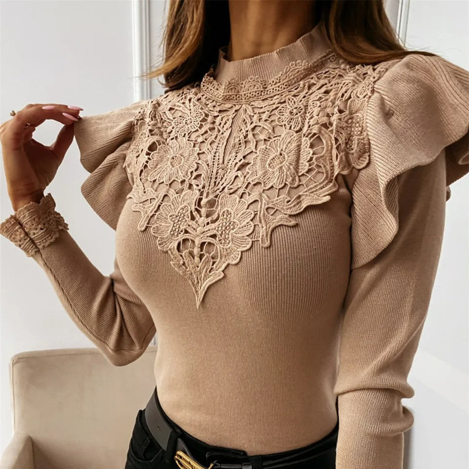 Valenzora | Rollkragenpullover mit Rüschen und Spitzendetails