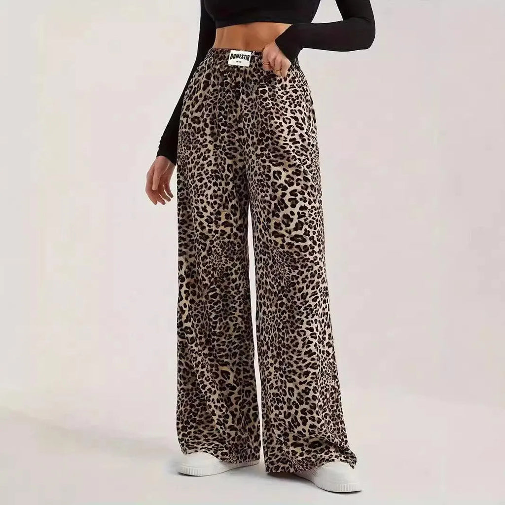 Valenzora | High-waisted, casual straight trousers with leopard print