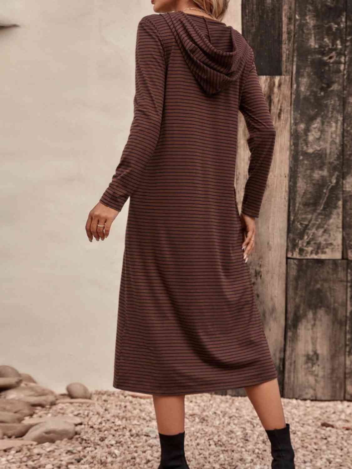 Valenzora | Gestreiftes Kapuzenkleid mit Reißverschluss