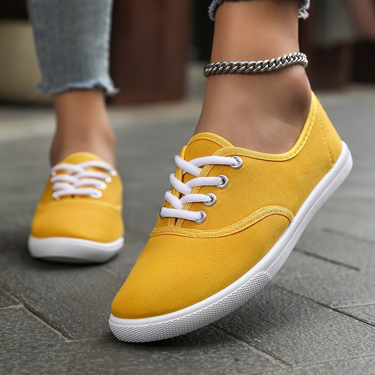 Valenzora | Bequeme Low-Top Canvas-Sneaker in Weiß
