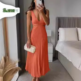 Valenzora | Ärmelloses V-Ausschnitt-Kleid mit Falten und offenem Rücken