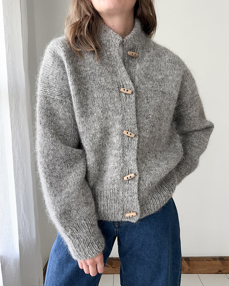 Valenzora | Graue Strickjacke mit Knöpfen