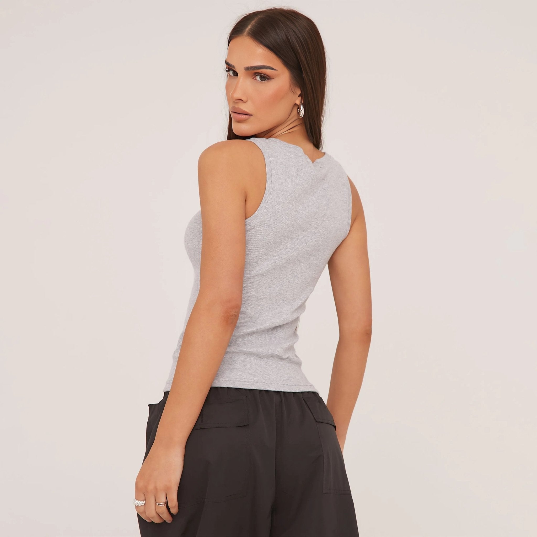Valenzora | Geripptes Tanktop mit zarter Stickerei