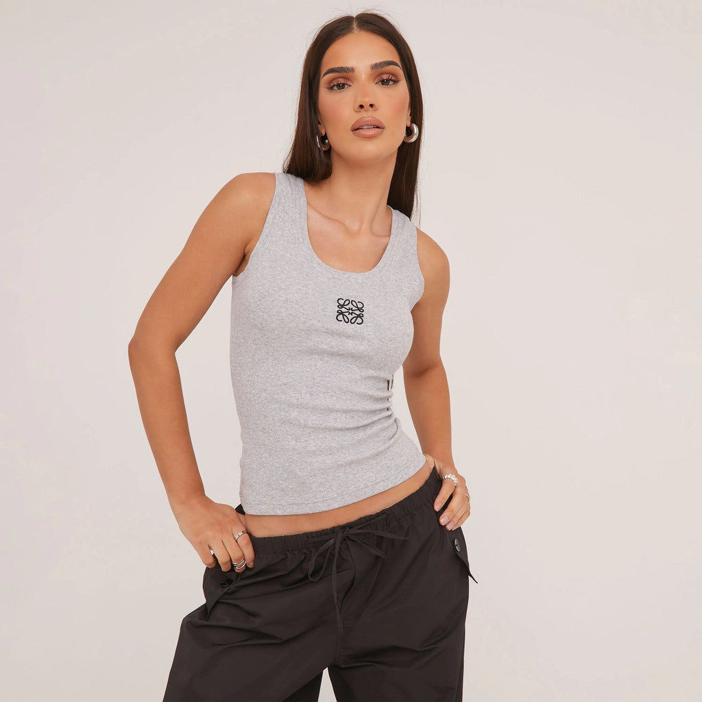Valenzora | Geripptes Tanktop mit zarter Stickerei