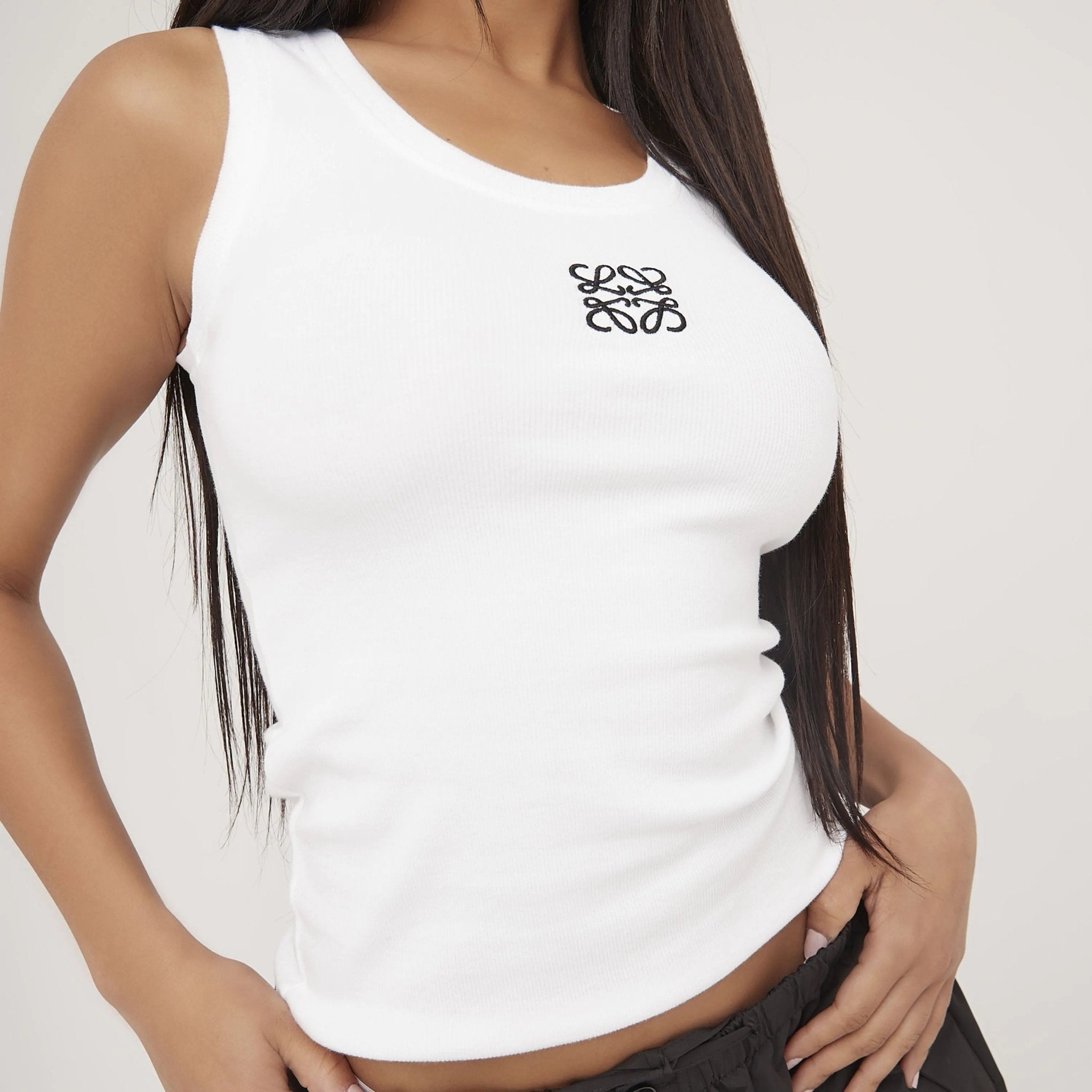 Valenzora | Geripptes Tanktop mit zarter Stickerei