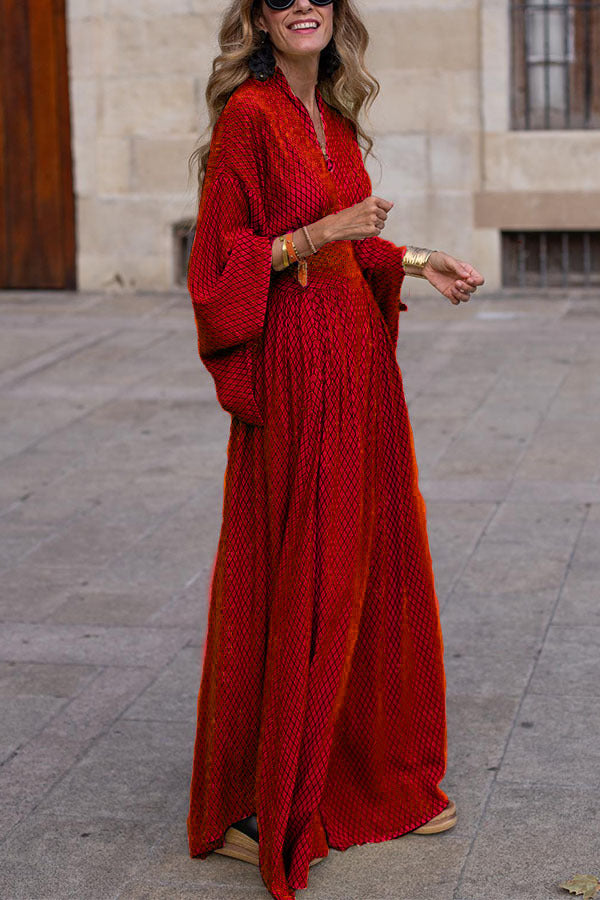 Valenzora | Langärmliges V-Ausschnitt-Kleid, lockere Passform, figurbetont, fließender Saum, eleganter Stil