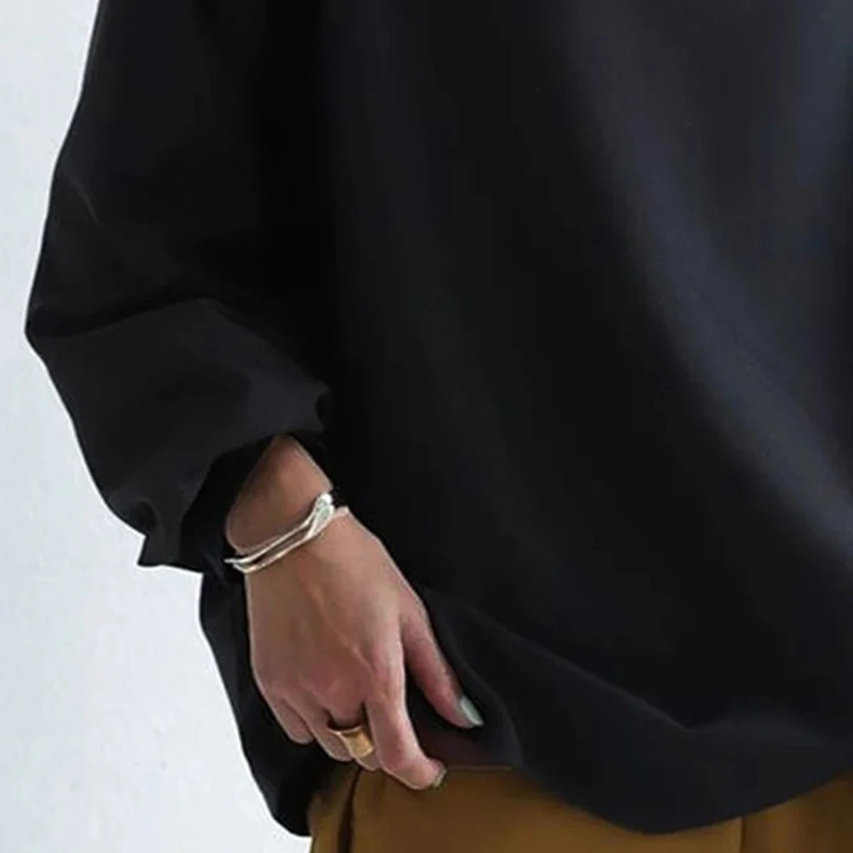 Valenzora – Minimalistisches, locker geschnittenes schwarzes Oberteil für vielseitigen Stil