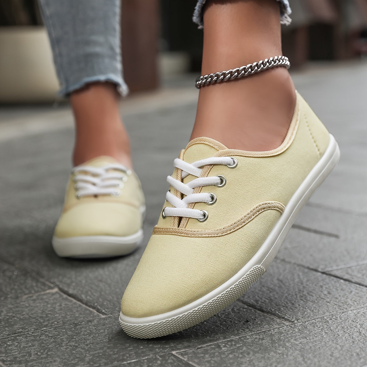 Valenzora | Bequeme Low-Top Canvas-Sneaker in Weiß