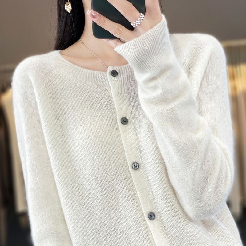 Valenzora | Merinowoll-Strickjacke mit Rundhalsausschnitt und langen Ärmeln