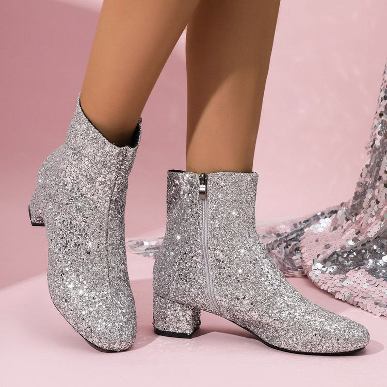 Valenzora | Fashionable ankle boot with block heel and side zipper