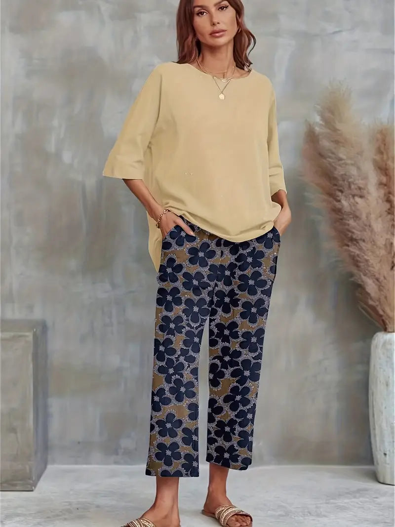 Valenzora | Solid T-shirt with wide legs and round neckline with floral motif