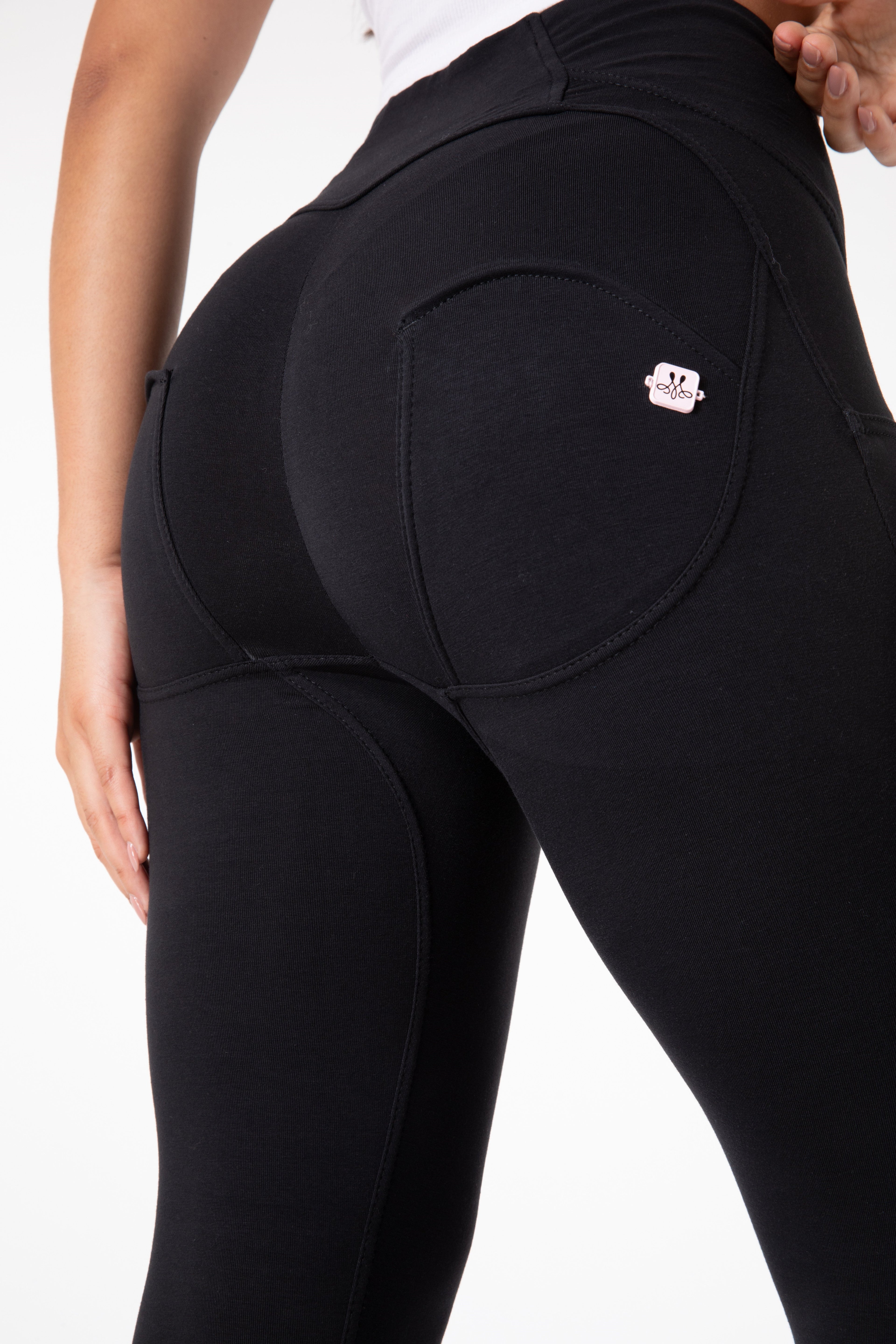 Valenzora | Tight black leggings with a high waist