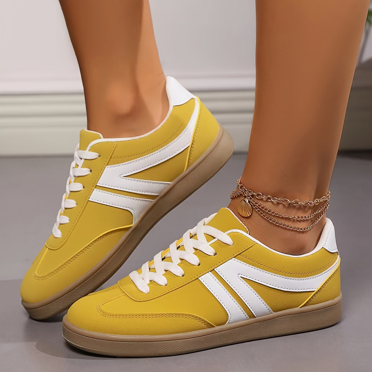 Valenzora | Comfortable women's sneakers in solid colors