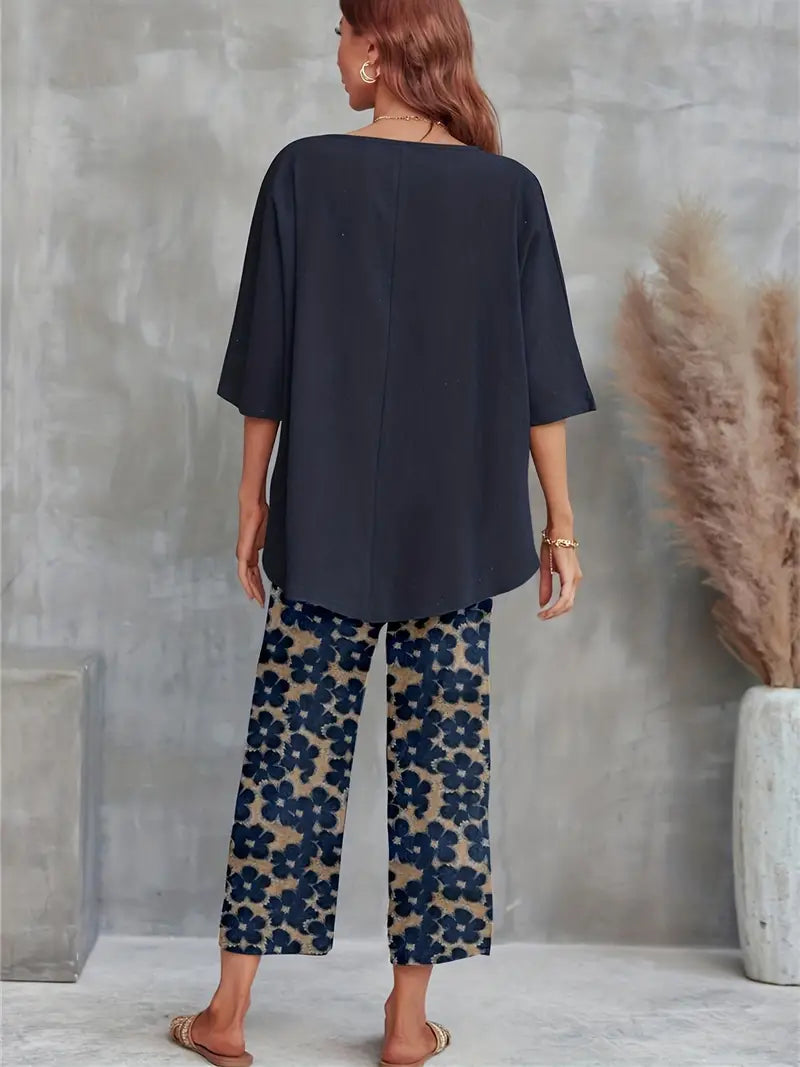 Valenzora | Solid T-shirt with wide legs and round neckline with floral motif
