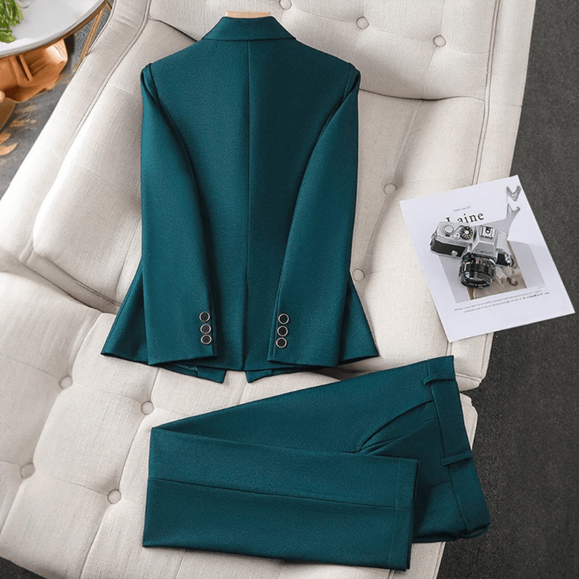 Valenzora | Elegant women's blazer and trouser suit. Casual & comfortable design.