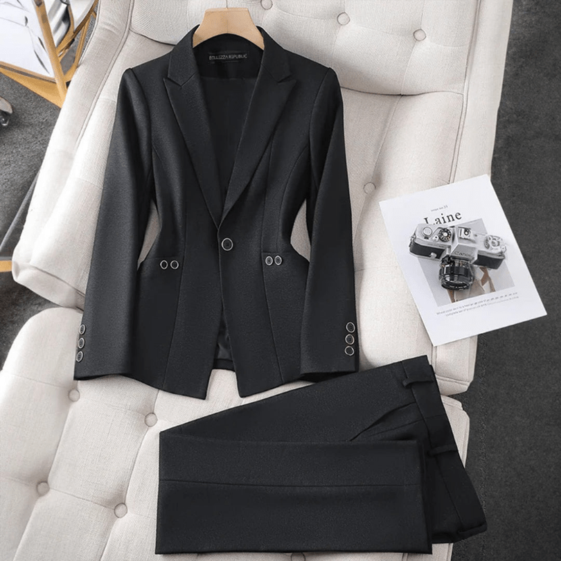 Valenzora | Elegant women's blazer and trouser suit. Casual & comfortable design.