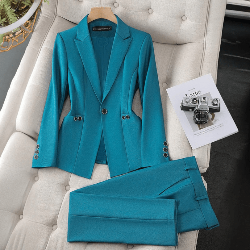 Valenzora | Elegant women's blazer and trouser suit. Casual & comfortable design.