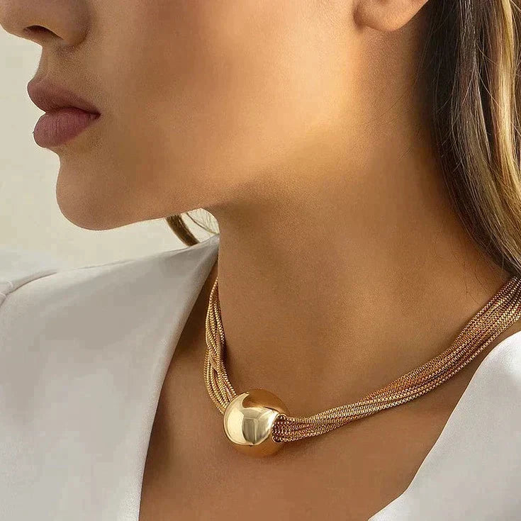 Valenzora | Shiny Necklace For A Luxurious Look