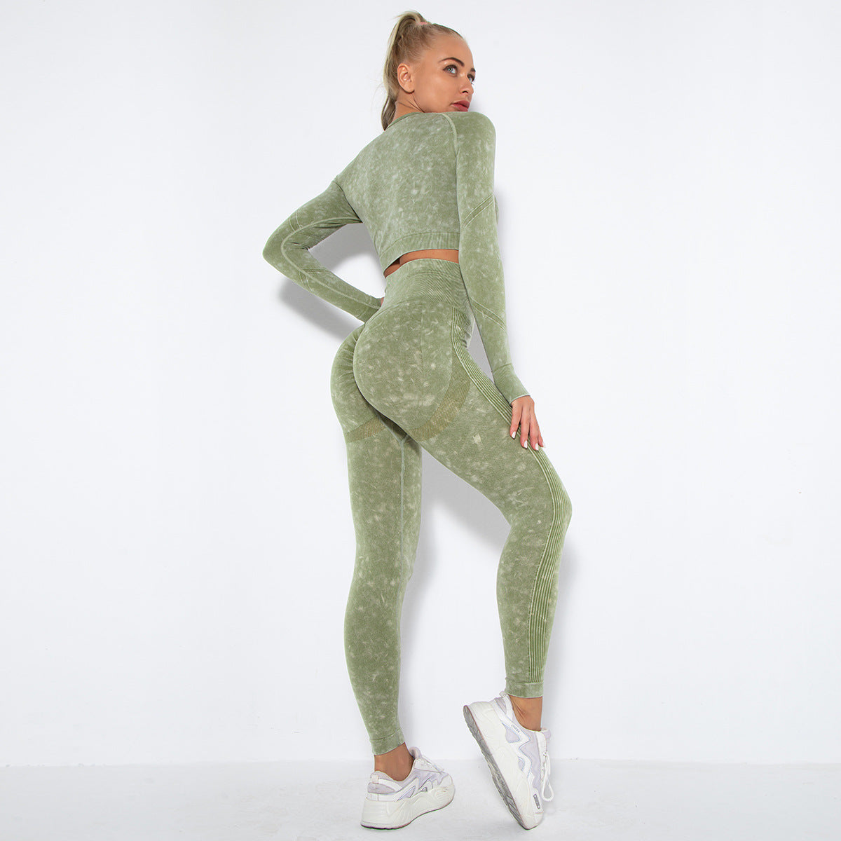 Valenzora | Sporty set with crop top and high-waisted leggings