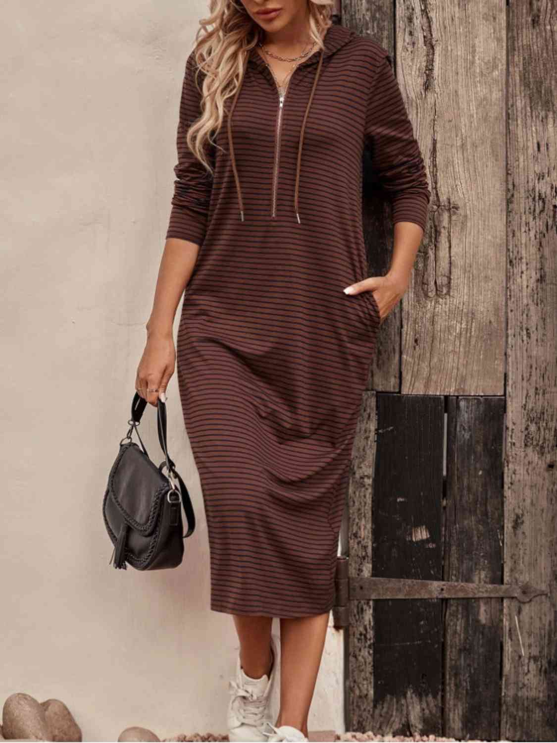 Valenzora | Gestreiftes Kapuzenkleid mit Reißverschluss