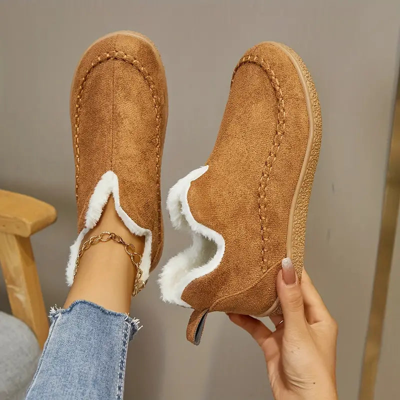 – Ankle boots with a round toe and fleece lining
