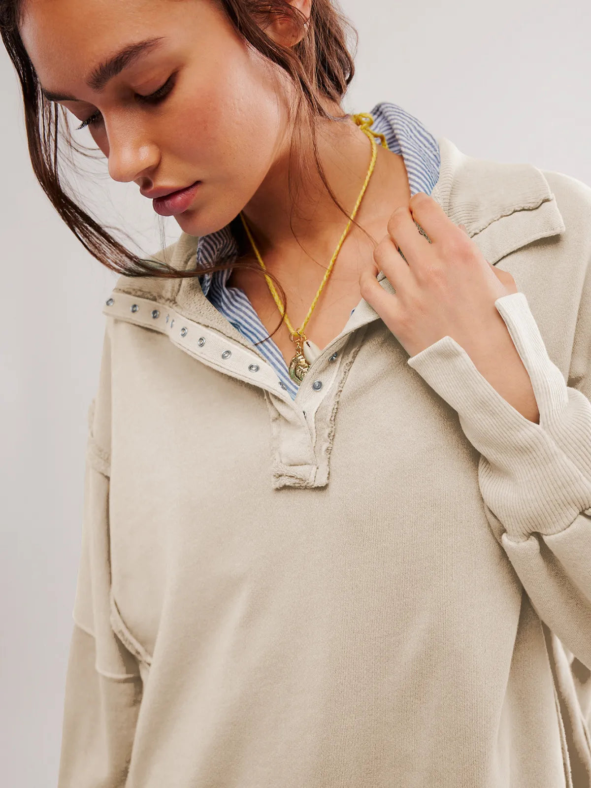 Valenzora - Casual sweatshirt with buttons and lamp sleeves