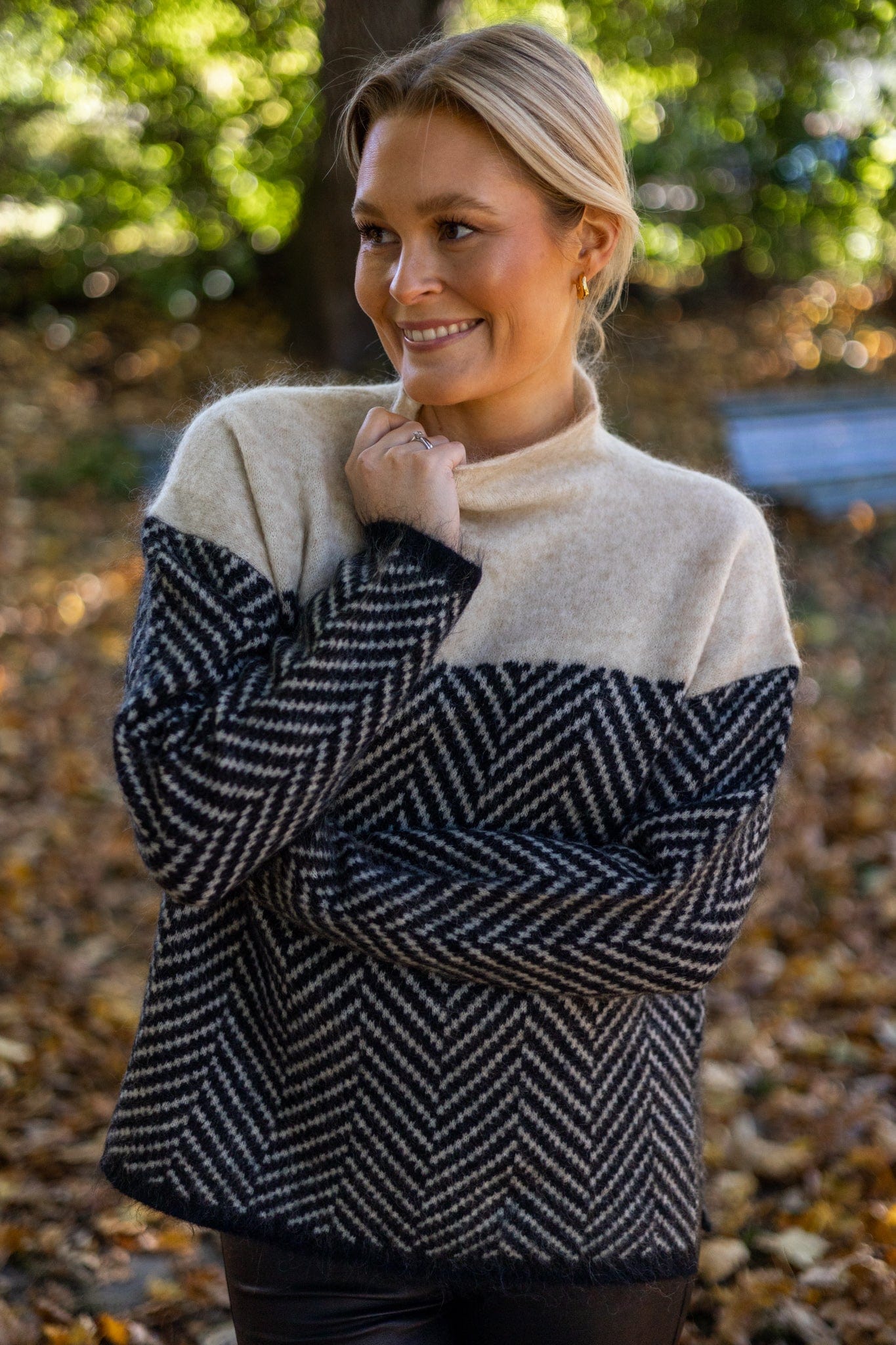 Valenzora | Damen Rollkragenpullover mit zweifarbigem Design
