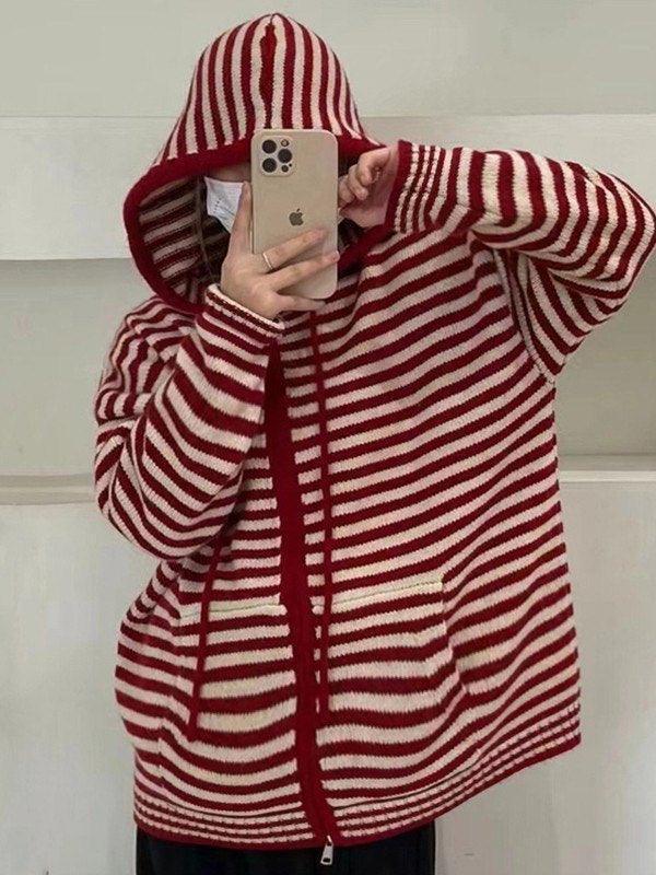 Valenzora | Gestreifte Strickjacke mit Kapuze und langen Ärmeln