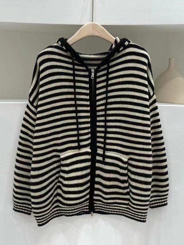Valenzora | Gestreifte Strickjacke mit Kapuze und langen Ärmeln