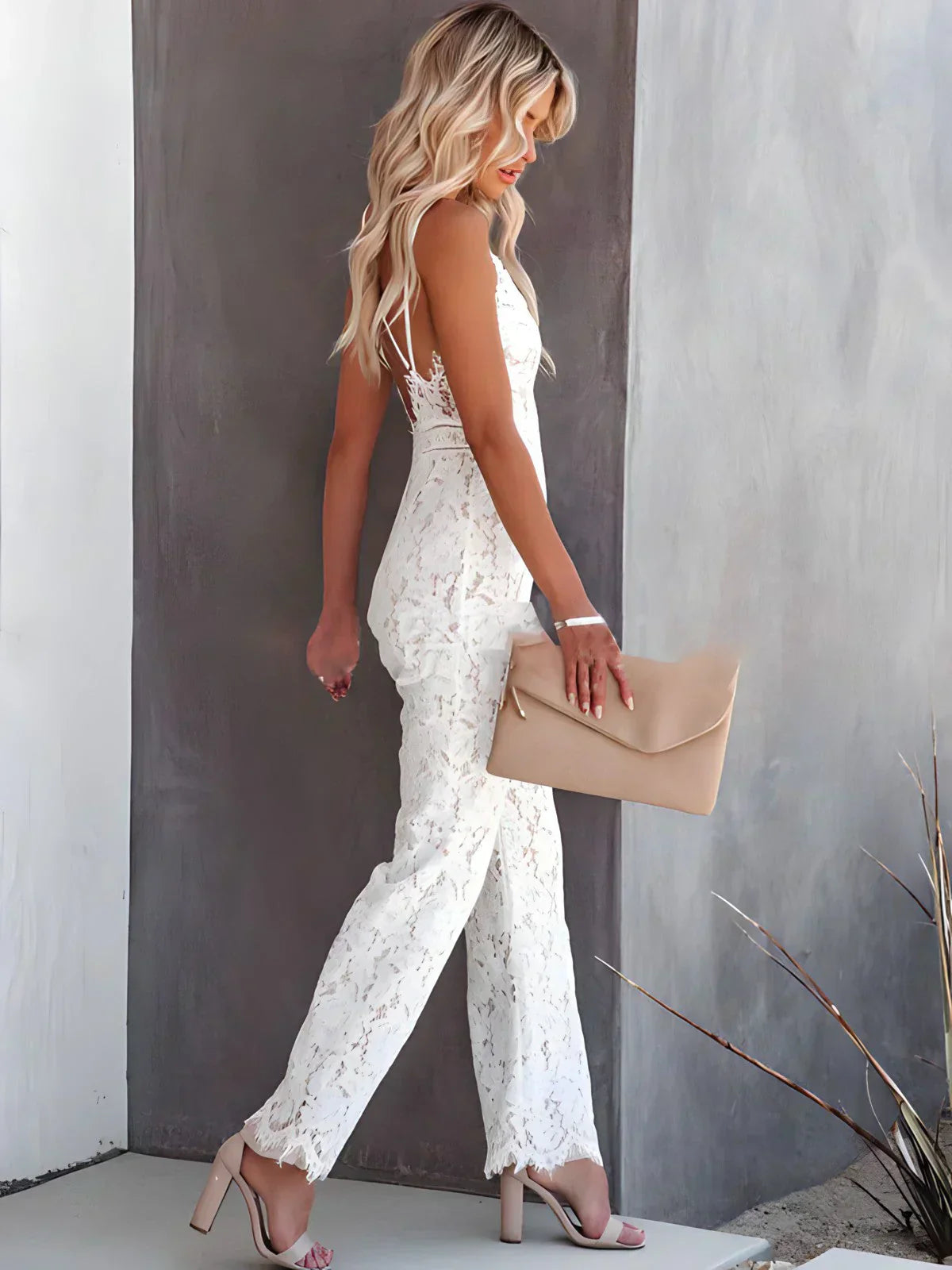 Valenzora | Stylish sleeveless lace jumpsuit