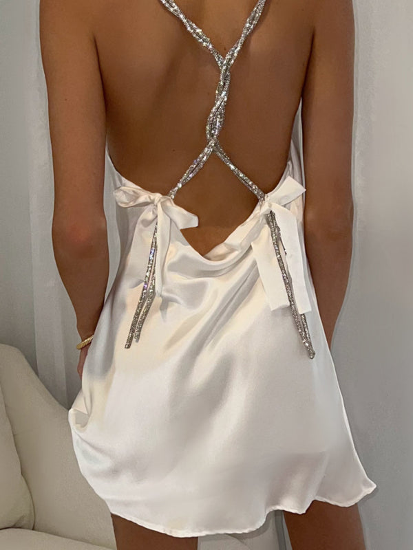 Valenzora | Elegantes Satin-Kleid mit Kettenriemen