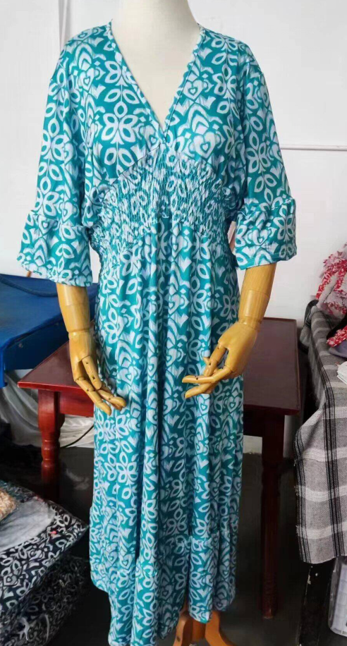 Valenzora | Long, loose dress with V-neck and drawstring belt